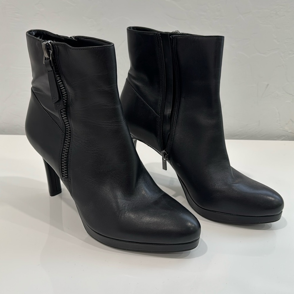 Naturalizer Tiana Leather Ankle Boot. Size 10M